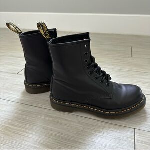 Dr Martens 1460 Women’s Smooth Leather Lace Up Boots🖤